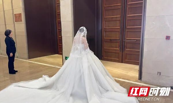 湖南省委全会，为婚宴腾会场！