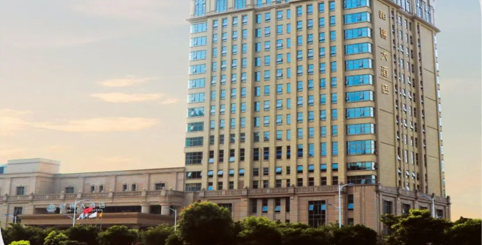 永嘉裕锦大酒店，耗资2亿，建筑面积3.8万平，拥有13个宴会厅，现正式成立申报小组，争创全国婚礼堂示范酒店。